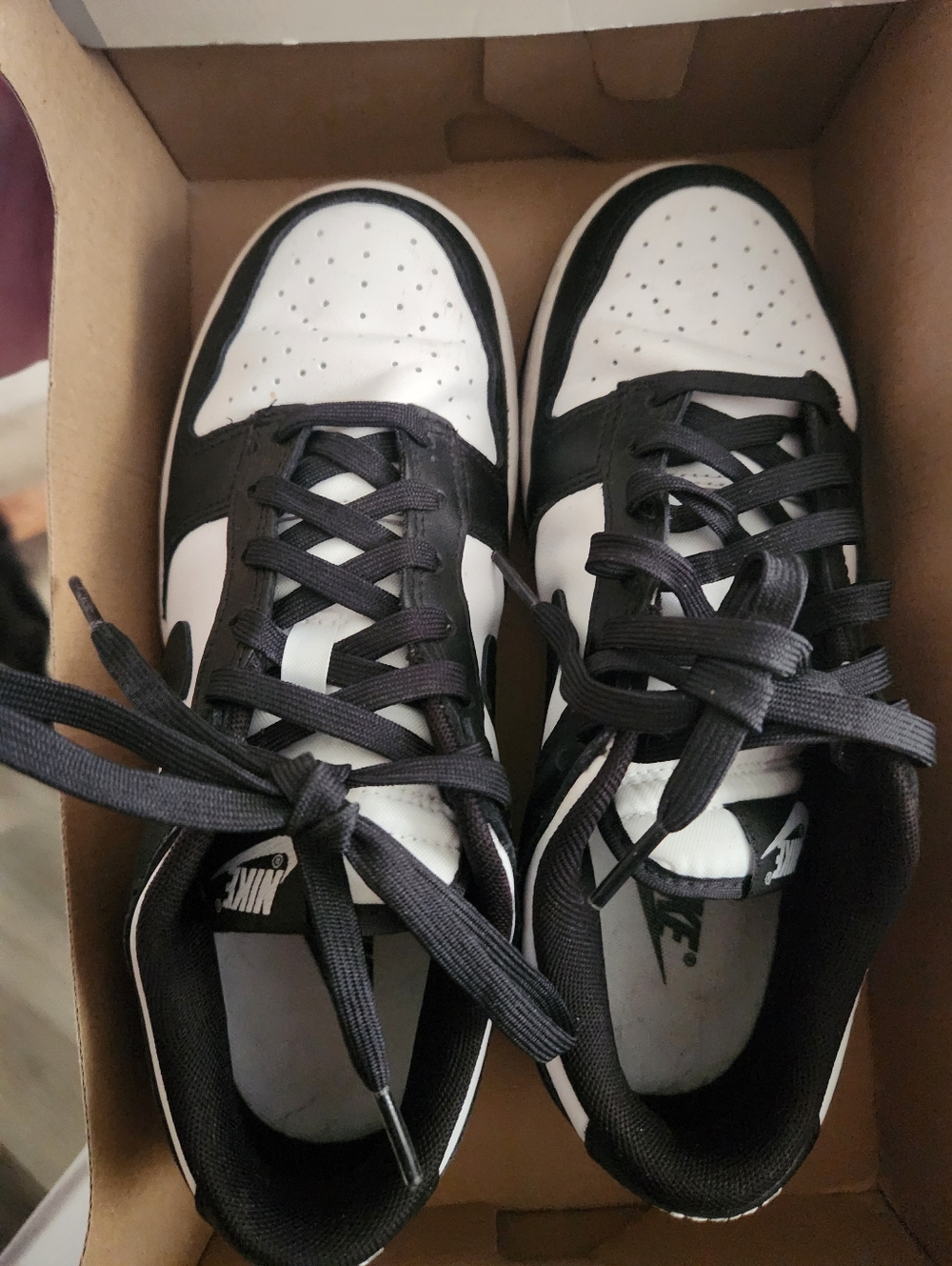Nike Black and White Low-Top Sneakers with Classic Two-Tone Paneling